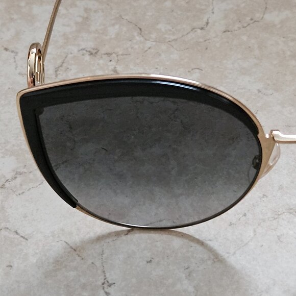 NWOT FENDI BUTTERFLY ITALY BLACK GOLD CAT EYE METAL F LOGO OVERSIZED SUNGLASSES main image 15